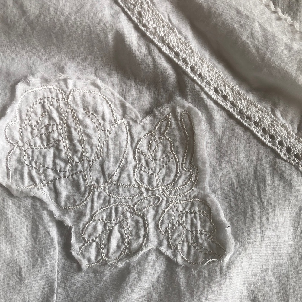 Dressbarn White Embellished faux Wrap Blouse Short bell flutter Sleeve . Spring - Picture 4 of 15